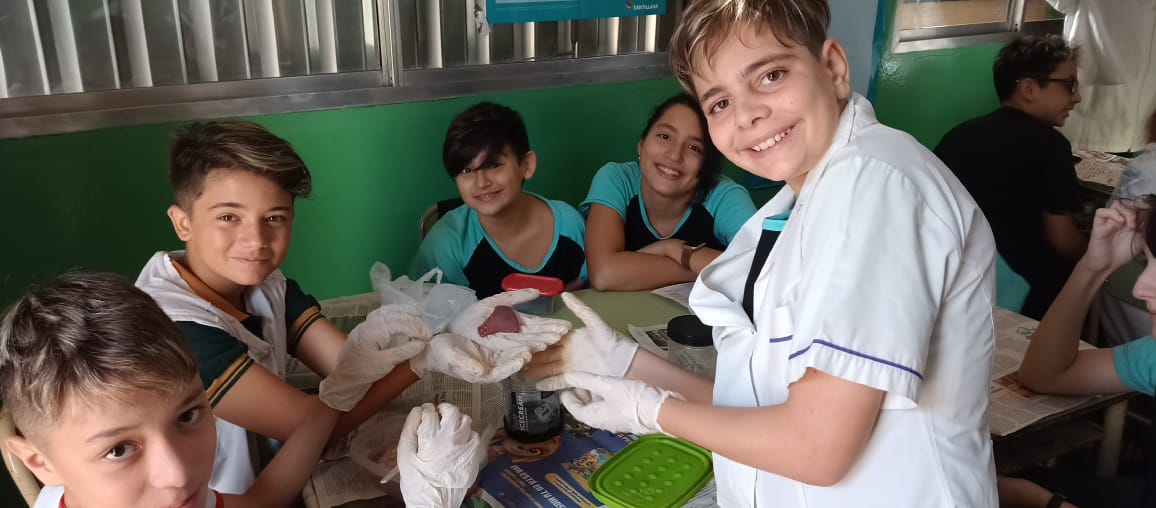 EMS 2022 - Escuela Modelo Sarmiento - Nivel Primario - Una clase con mucha química 