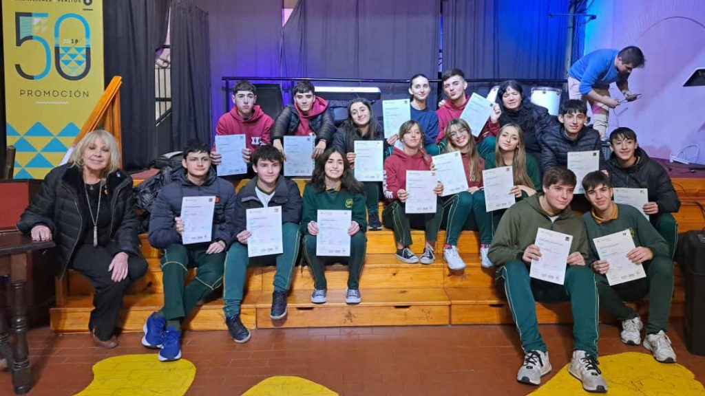 EMS 2024 - Escuela Modelo Sarmiento - Nivel Secundario - Estrellas de Secundaria brillan en Cambridge