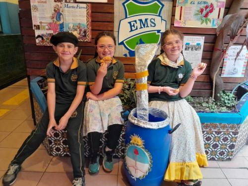 EMS 2024 Escuela Modelo Sarmiento Nivel Primario Tradicion y alegria 3